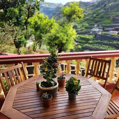 Gomes House Feriehus *