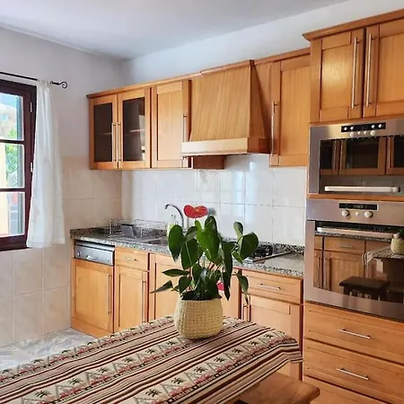 Gomes House Дом отдыха Понта-ду-Сол